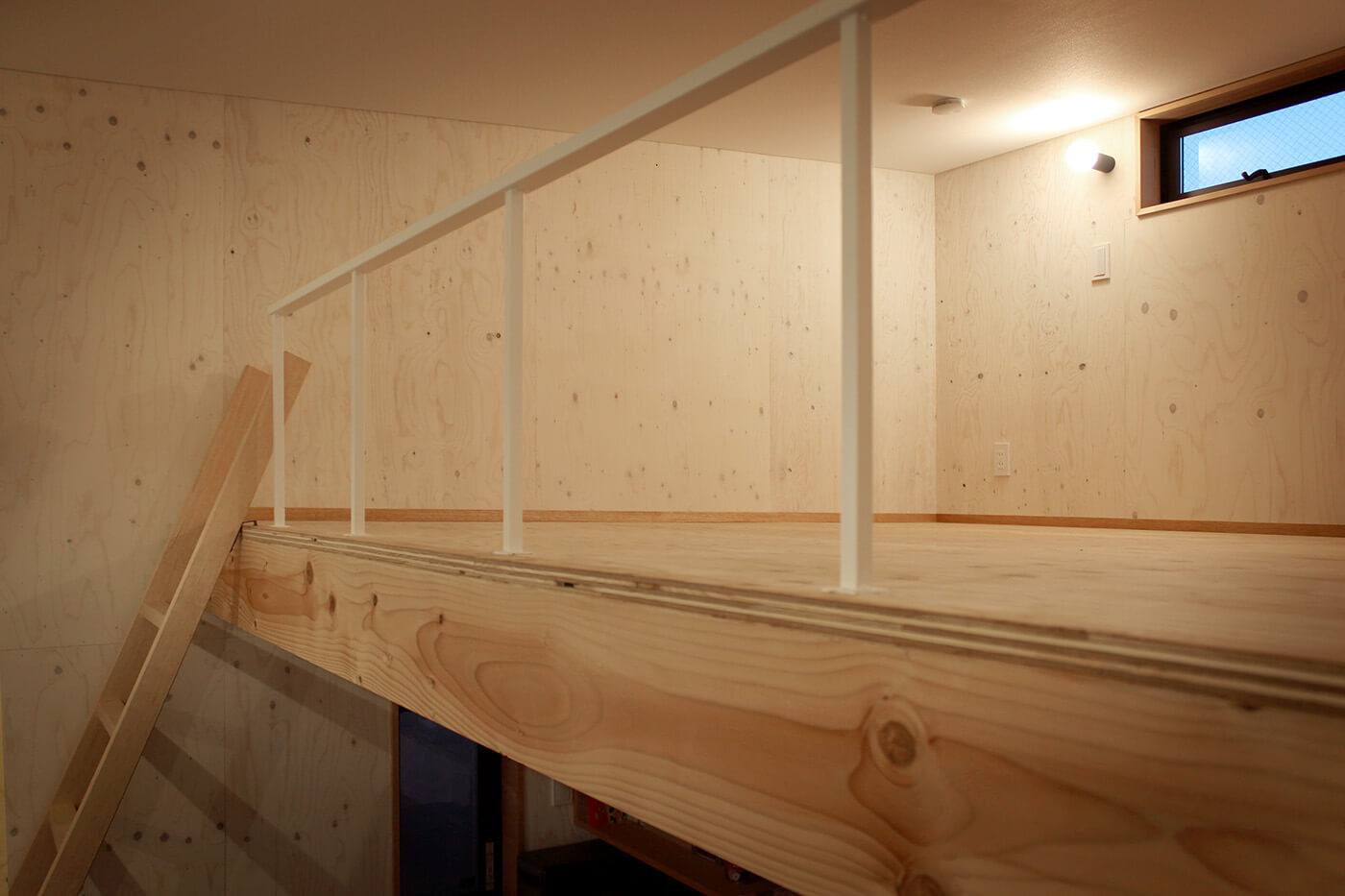 子ども部屋から続くロフトの画像