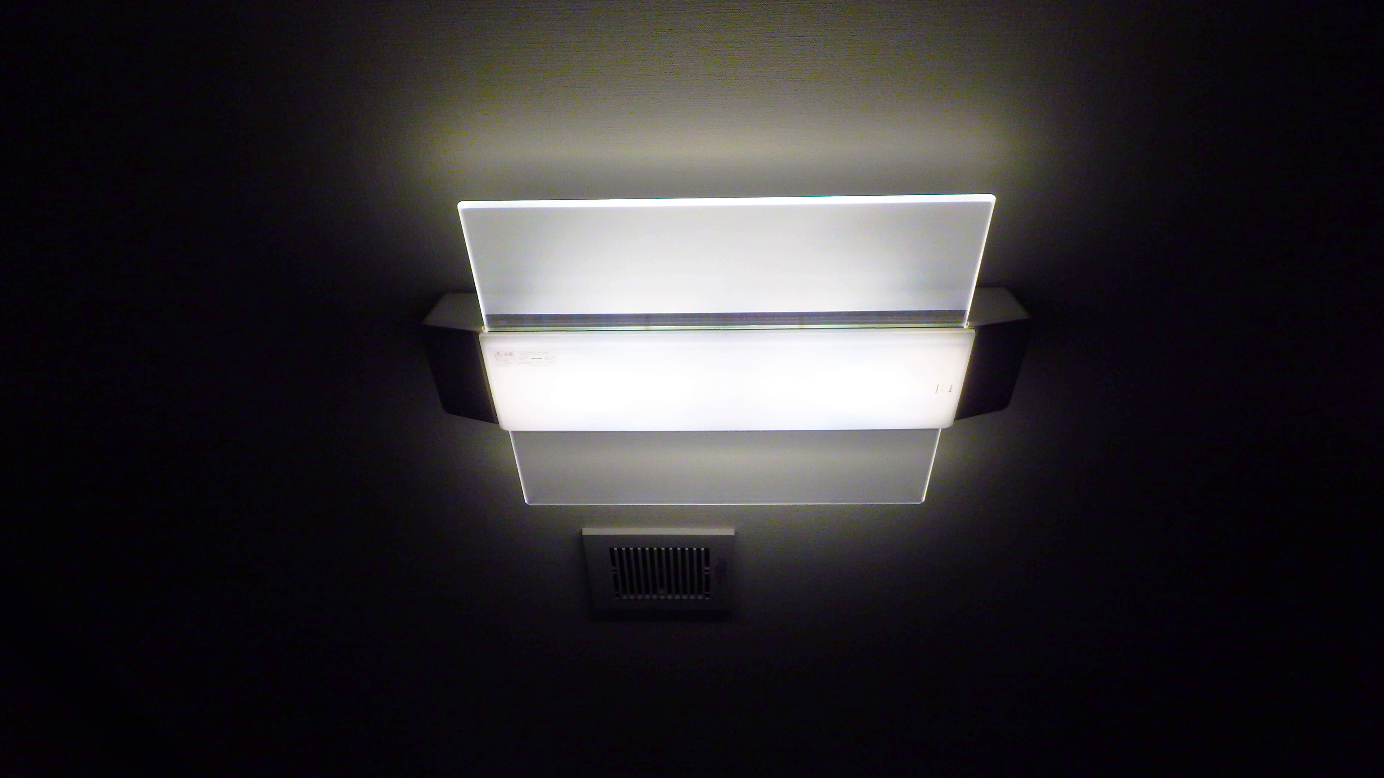 音楽が流れるダイニングの照明の画像