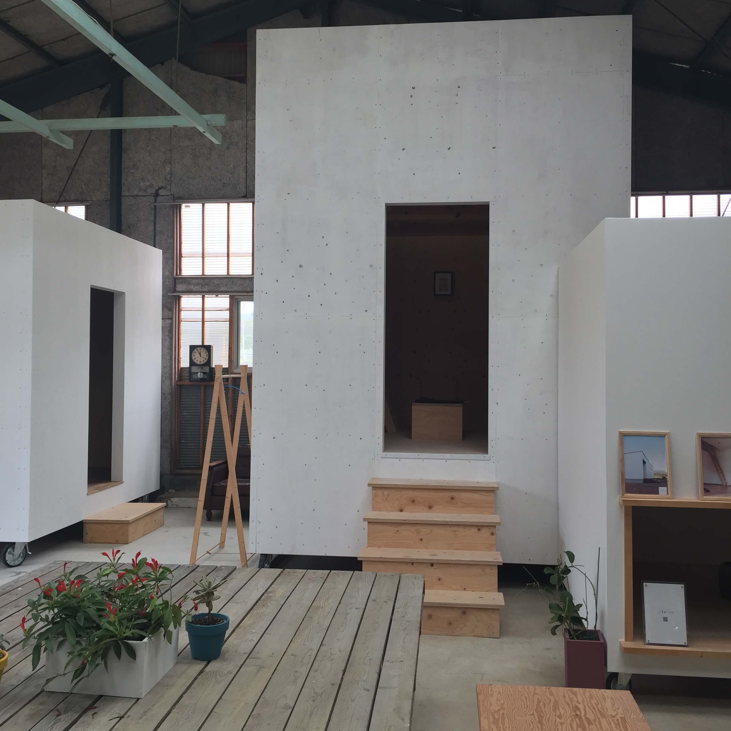 動く3つの箱の画像